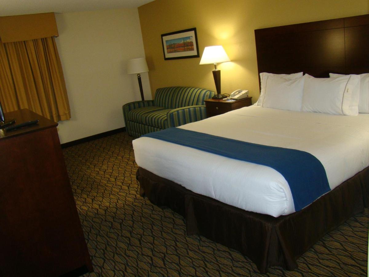 King Room - Mobility Access Tub - Non-Smoking at Holiday Inn Express Scottsdale North by IHG