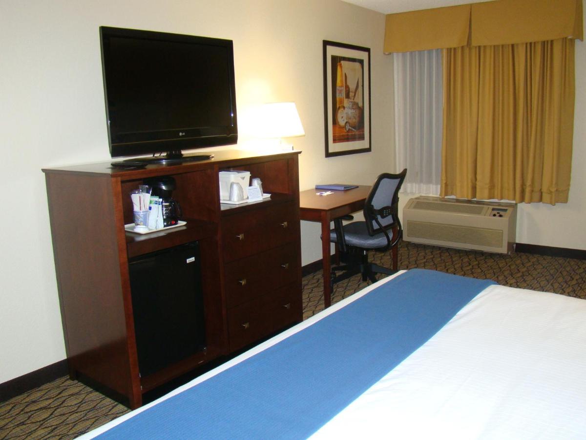King Room - Mobility Access Tub - Non-Smoking at Holiday Inn Express Scottsdale North by IHG
