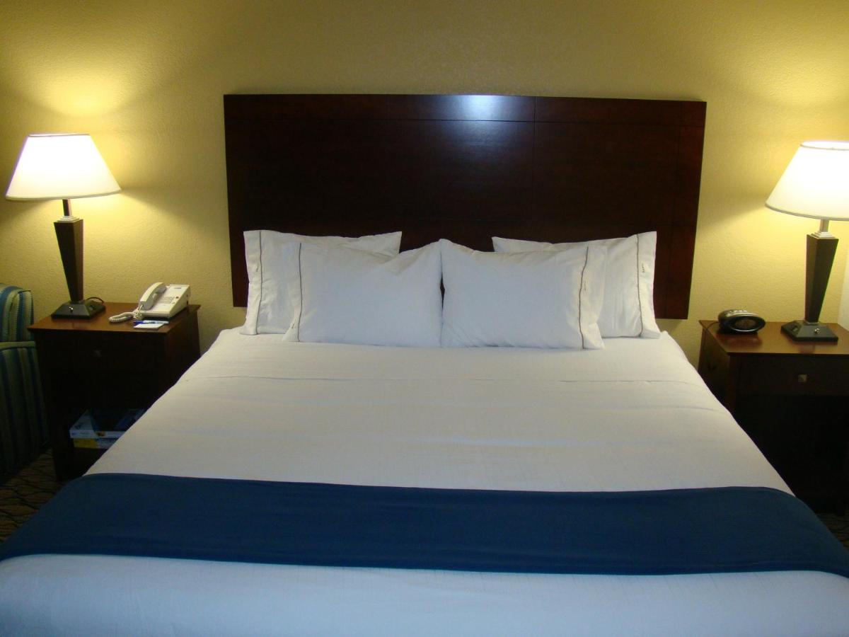 King Room - Mobility Access Tub - Non-Smoking at Holiday Inn Express Scottsdale North by IHG
