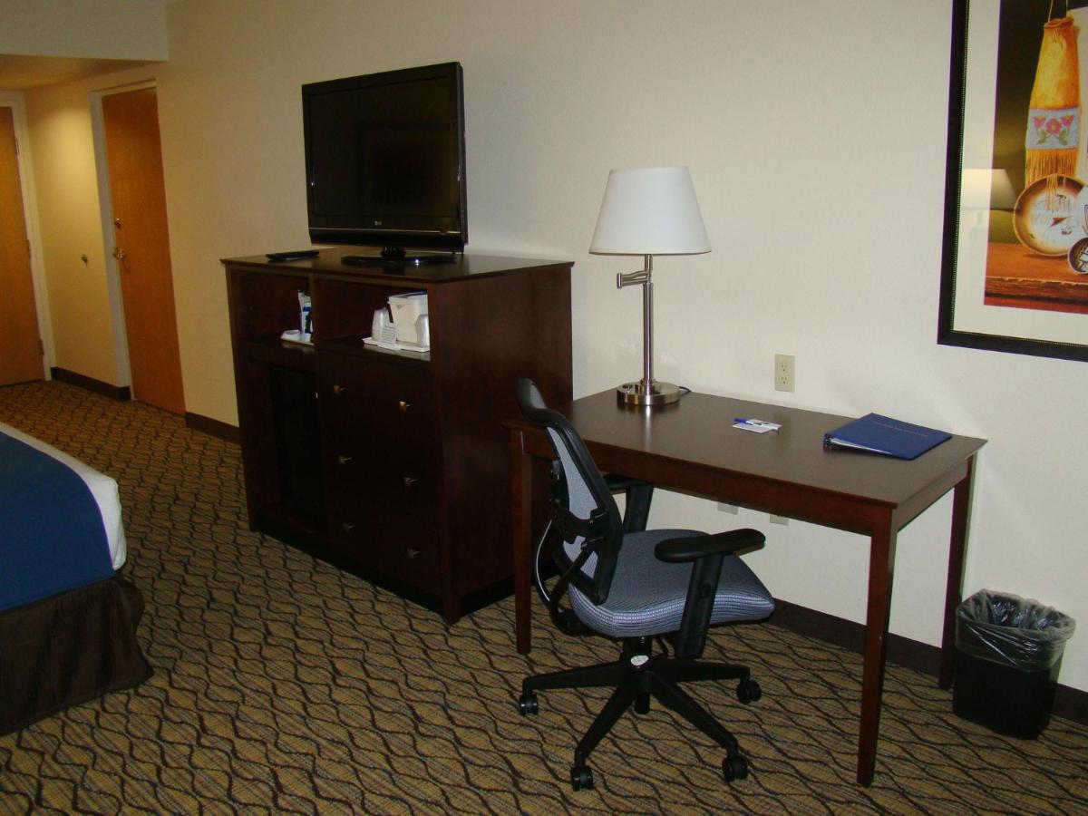 King Room - Mobility Access Tub - Non-Smoking at Holiday Inn Express Scottsdale North by IHG