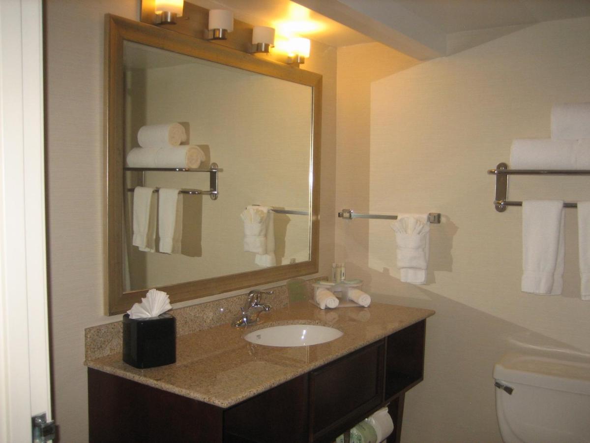 King Room - Mobility Access Tub - Non-Smoking at Holiday Inn Express Scottsdale North by IHG