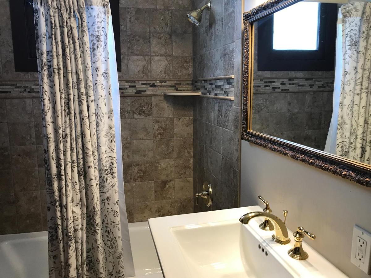 King Room at Riverside Hot Springs Inn & Spa - Adults Only