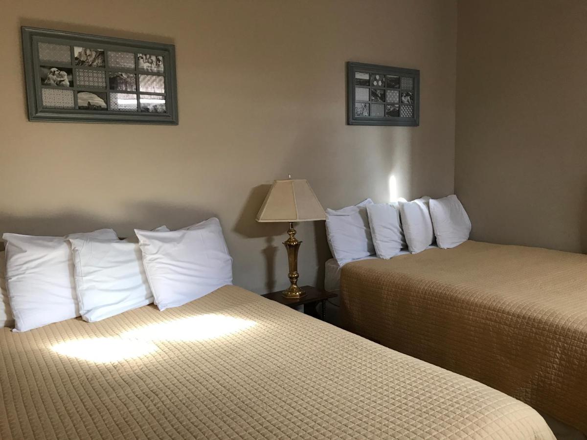 Queen Room with Two Queen Beds at Riverside Hot Springs Inn & Spa - Adults Only