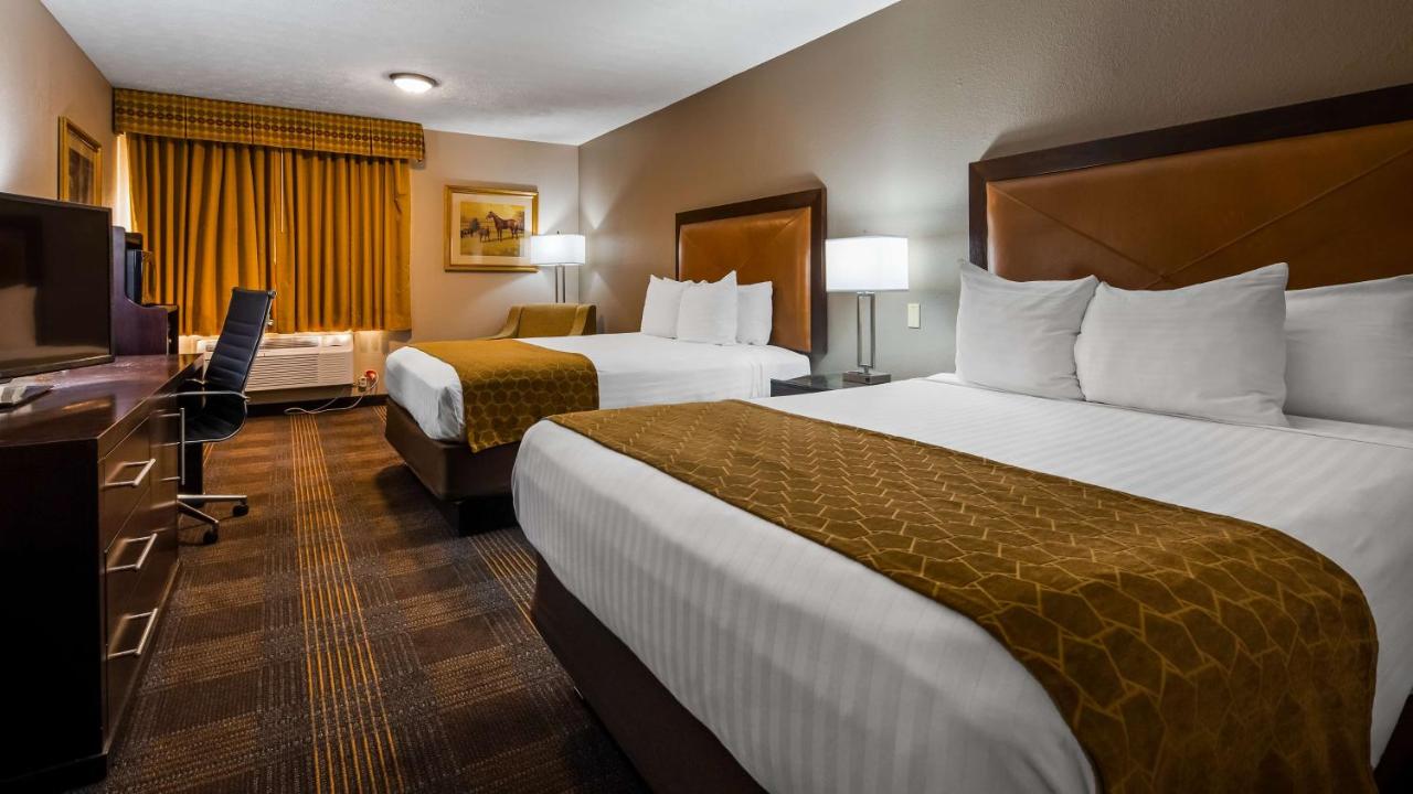 Queen Room with Two Queen Beds - Non-Smoking at Best Western Shelbyville Lodge