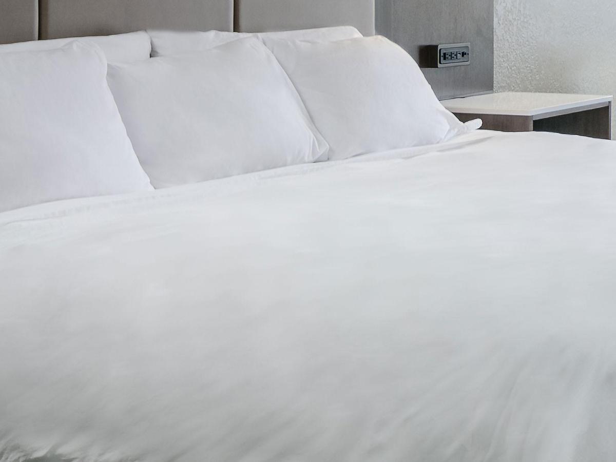 King Room - Non-Smoking at Radisson Hotel Phoenix Airport