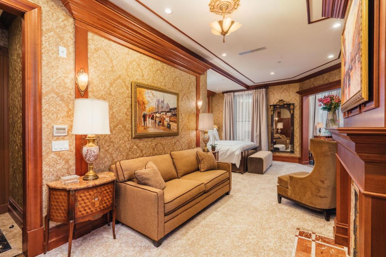 Executive Suite at Sutter Mansion