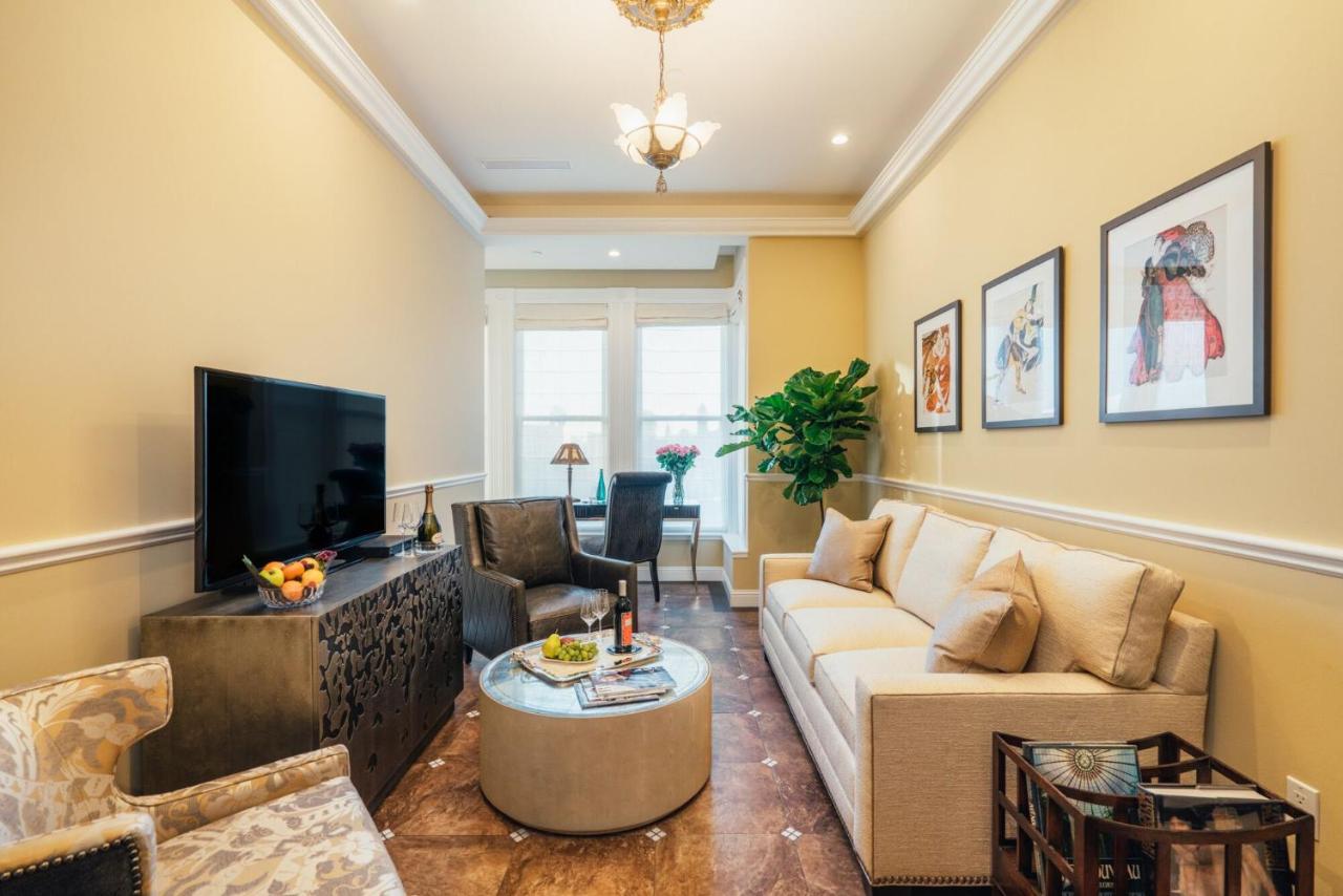 Suite with City View at Sutter Mansion