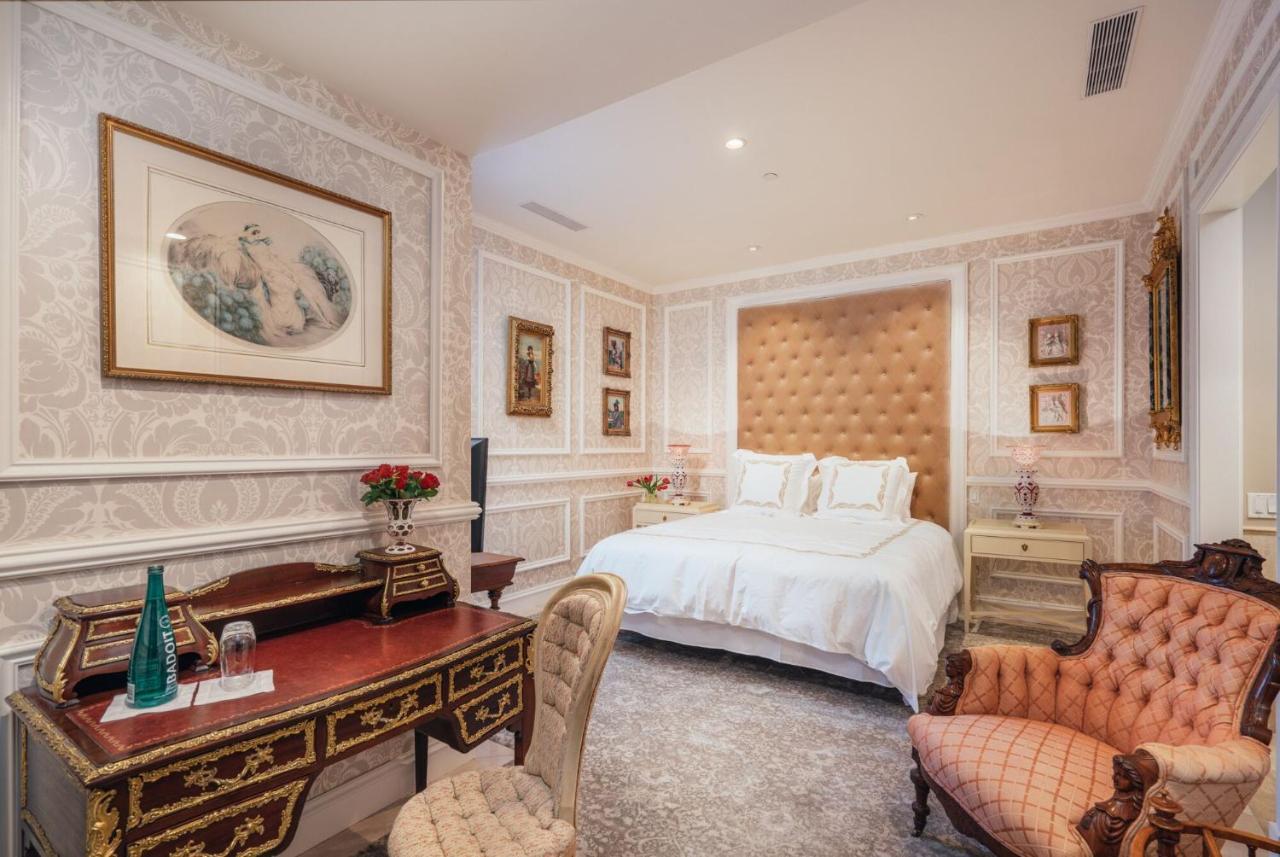 Suite with Spa Bath at Sutter Mansion