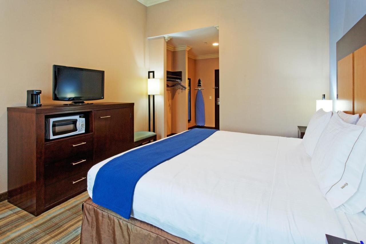 King Room - Disability Access at Holiday Inn Express Benicia by IHG