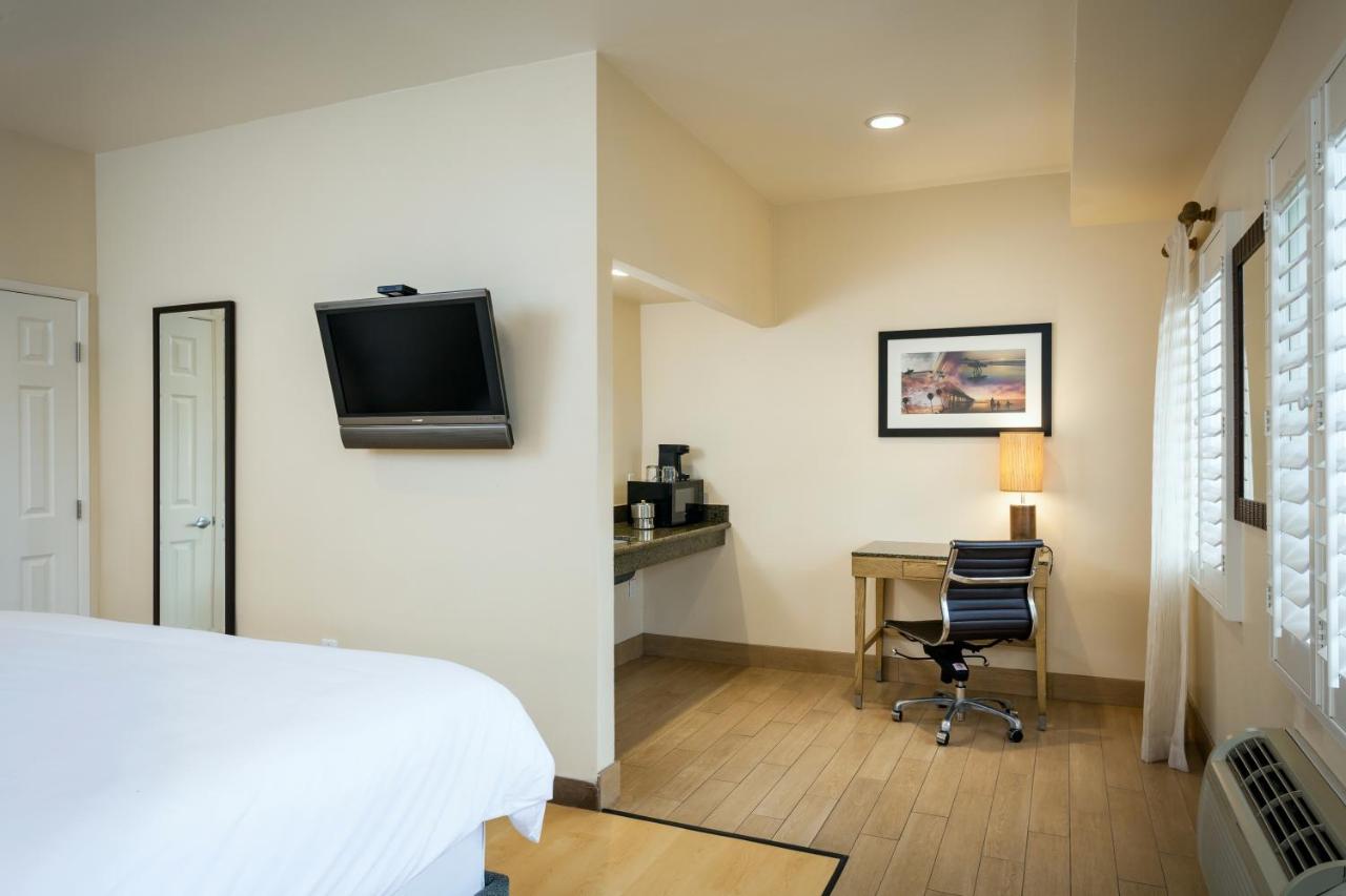 Studio with King bed at PB Surf Beachside Inn