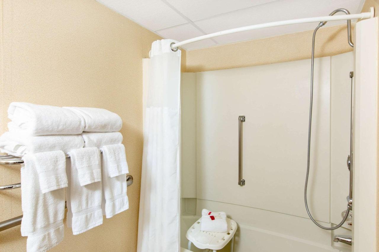 Deluxe Double Room - Mobility Access/Non-Smoking at Ramada by Wyndham Midtown Grand Island