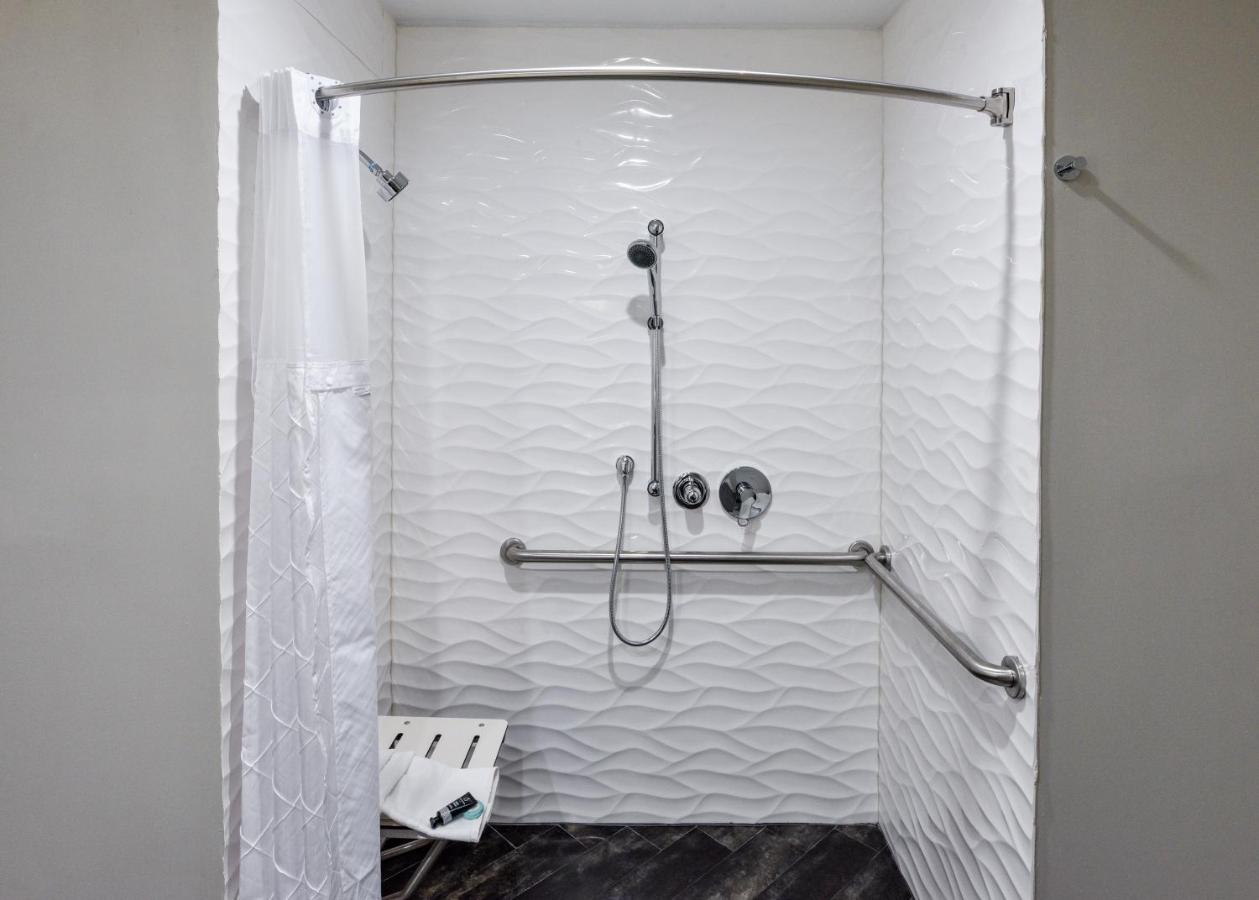 Single Room - Disability Access at Hollywood Inn Suites Hotel