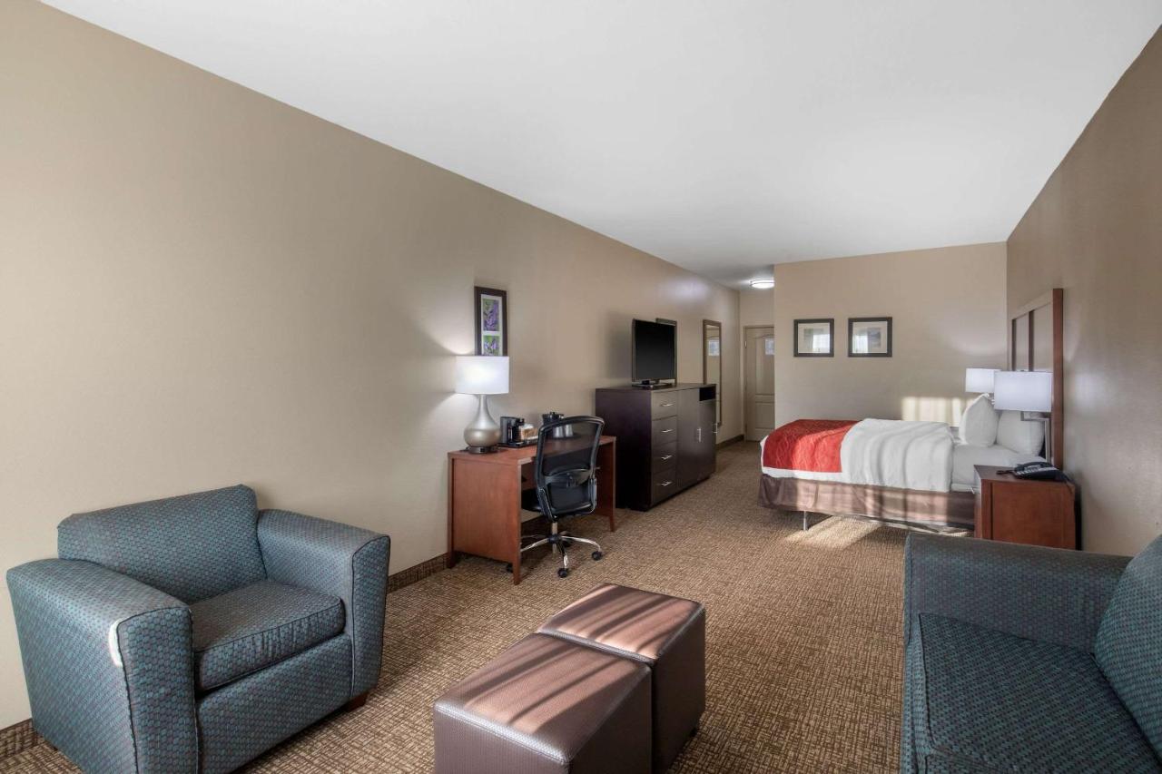 King Suite - Non-Smoking at Comfort Inn & Suites Cedar Hill Duncanville