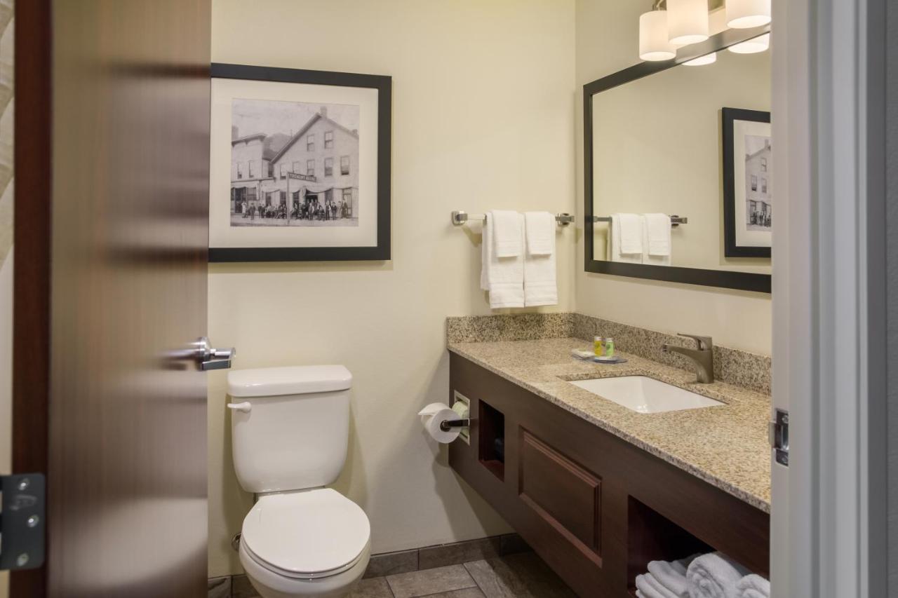King Room at Cobblestone Inn & Suites - Ashland