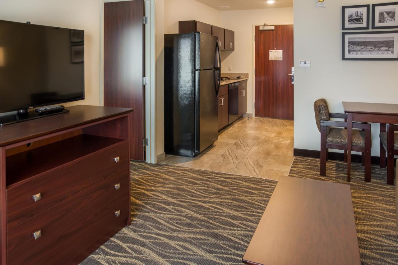 Deluxe Suite at Cobblestone Inn & Suites - Ashland