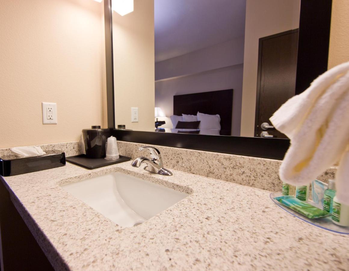Queen Room at Cobblestone Inn & Suites - Boone