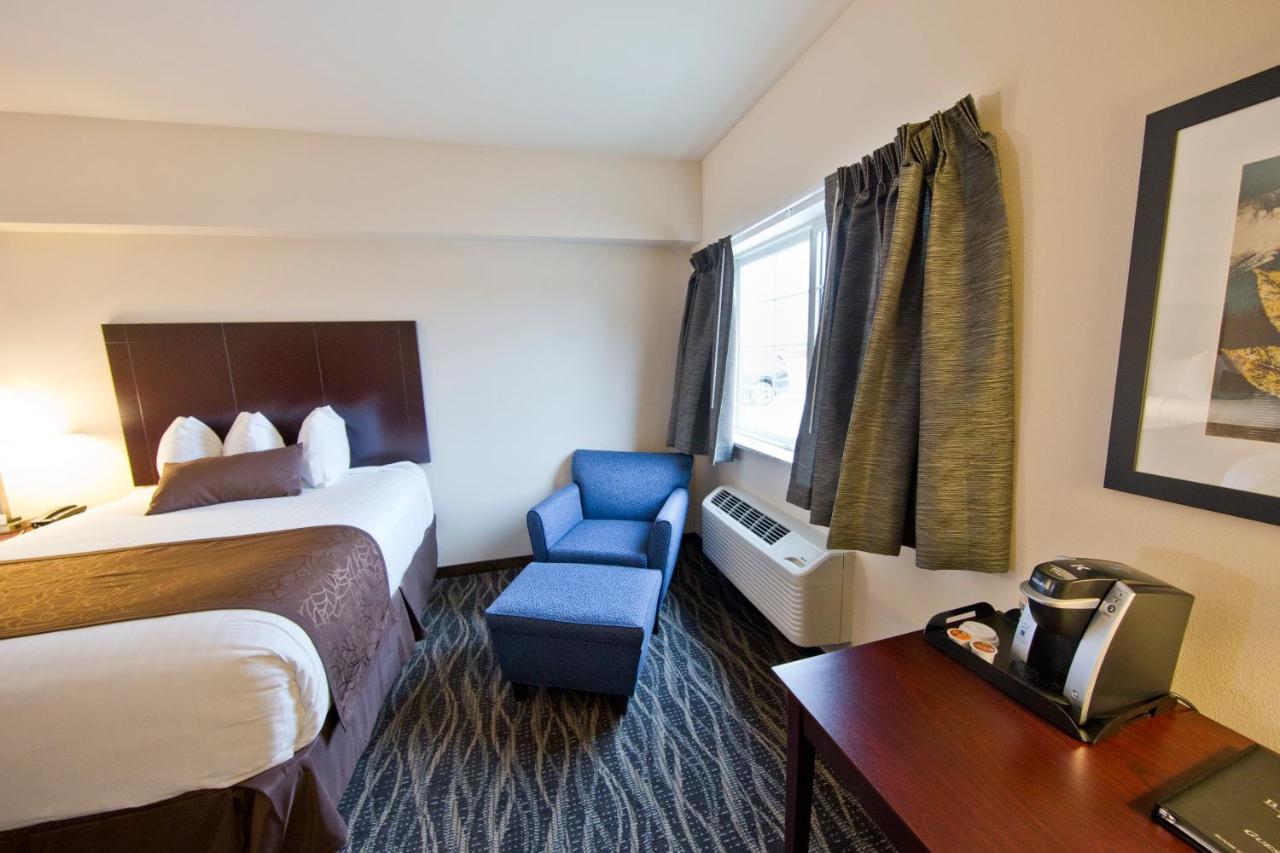 Deluxe Queen Room at Cobblestone Inn & Suites - Boone