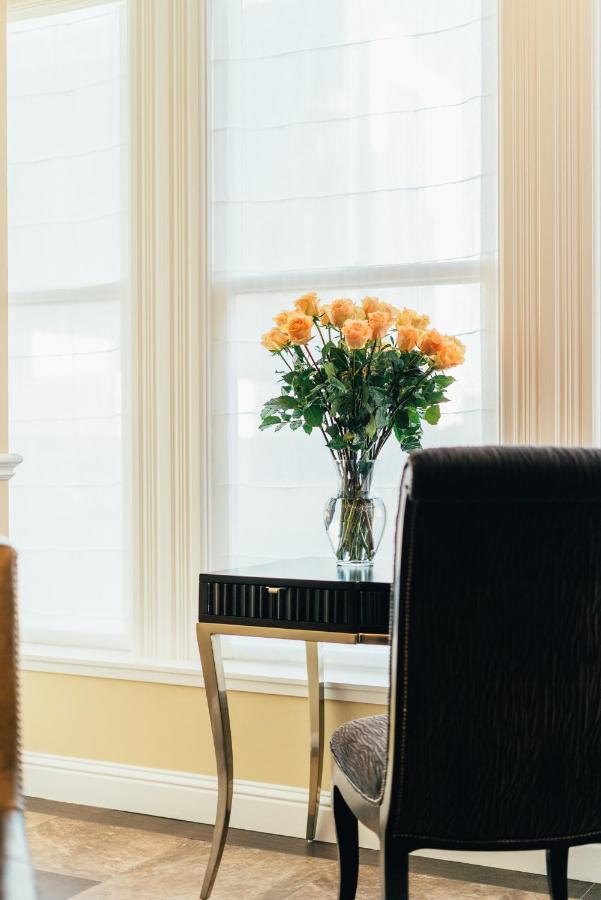 Suite with City View at Sutter Mansion