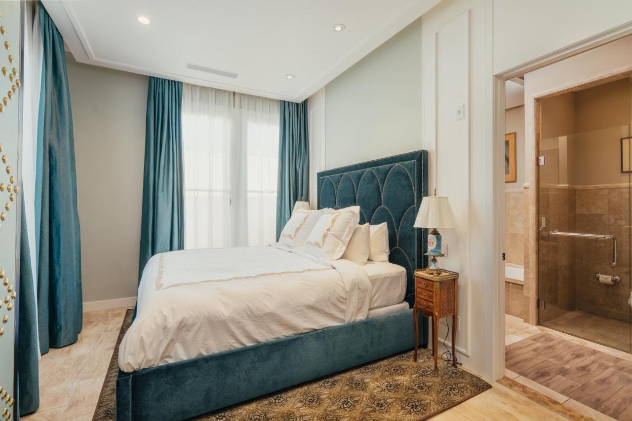 Superior King Suite at Sutter Mansion