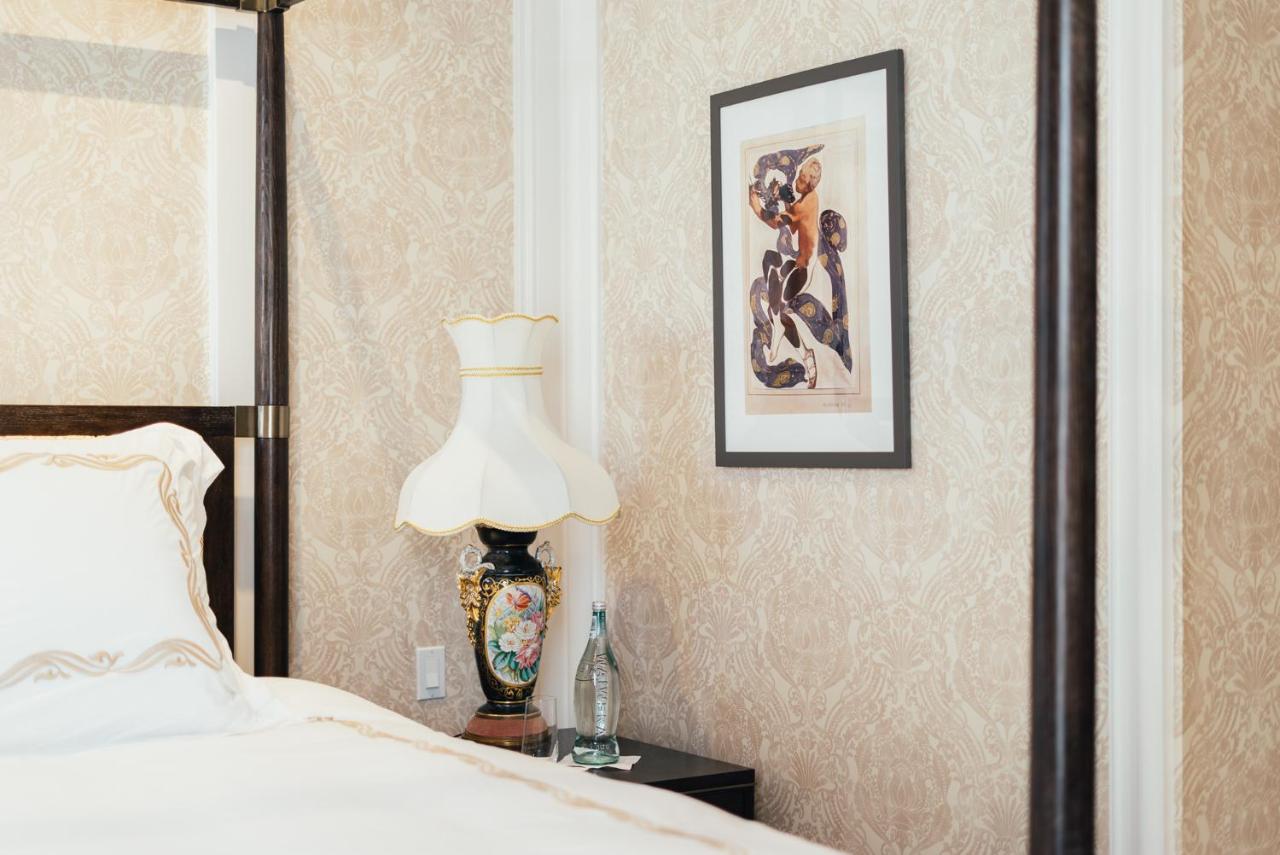 King Suite at Sutter Mansion