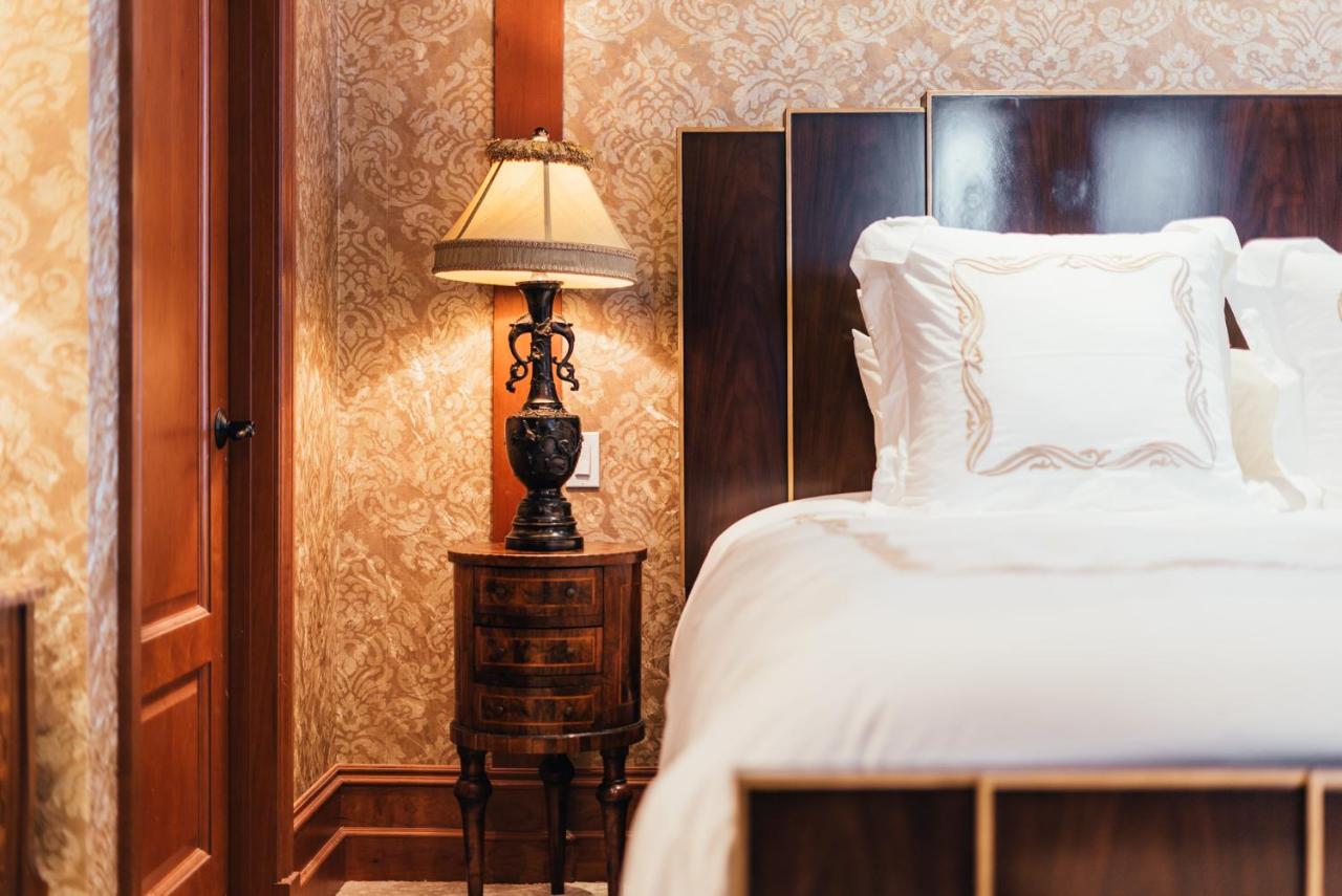 Executive Suite at Sutter Mansion
