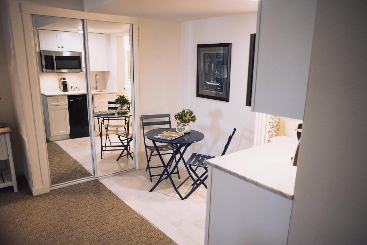 King Suite with Kitchenette at The Circle Hotel Fairfield