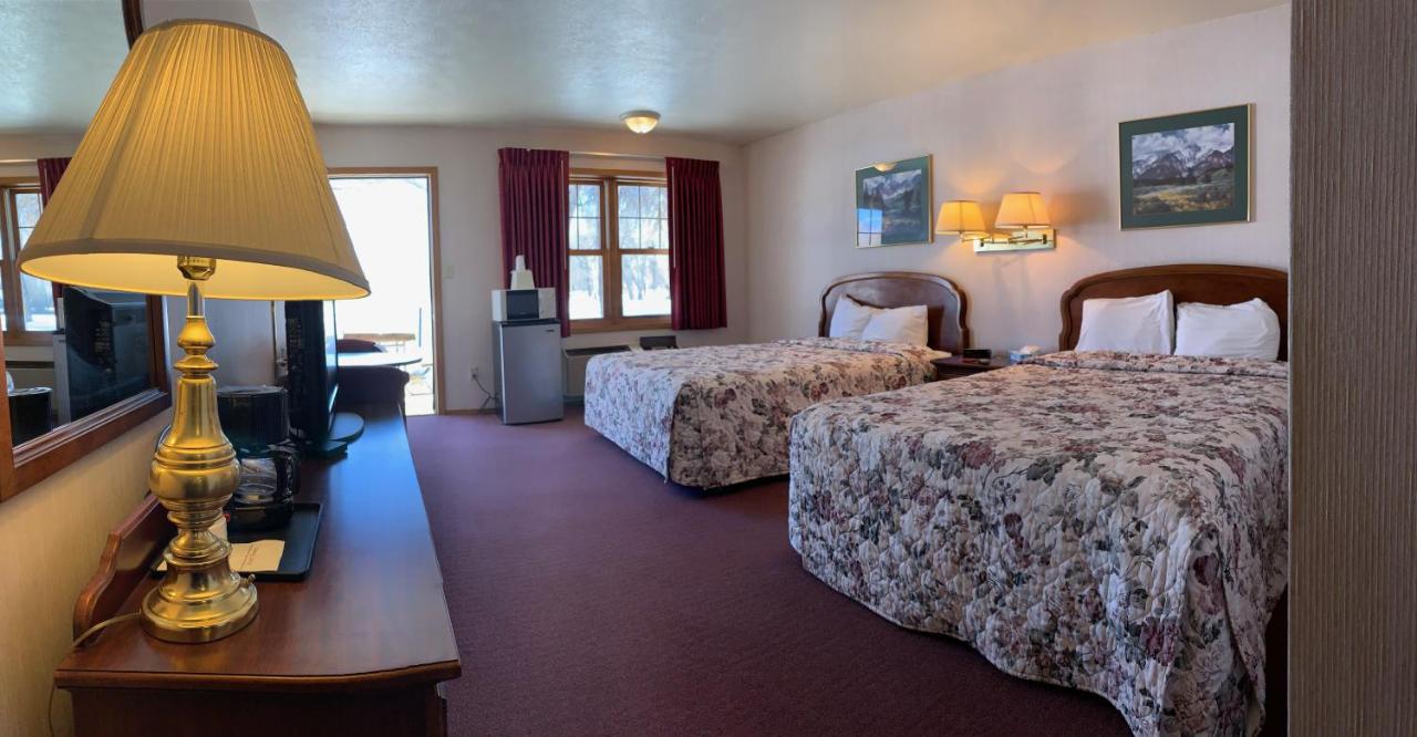 Queen Room with Two Queen Beds - Pet Friendly at The Gunnison Inn at Dos Rios