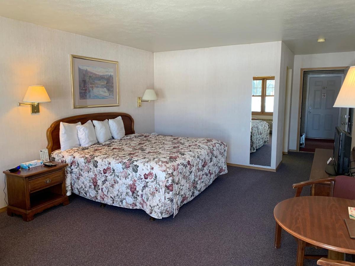 King Room - Pet Friendly at The Gunnison Inn at Dos Rios