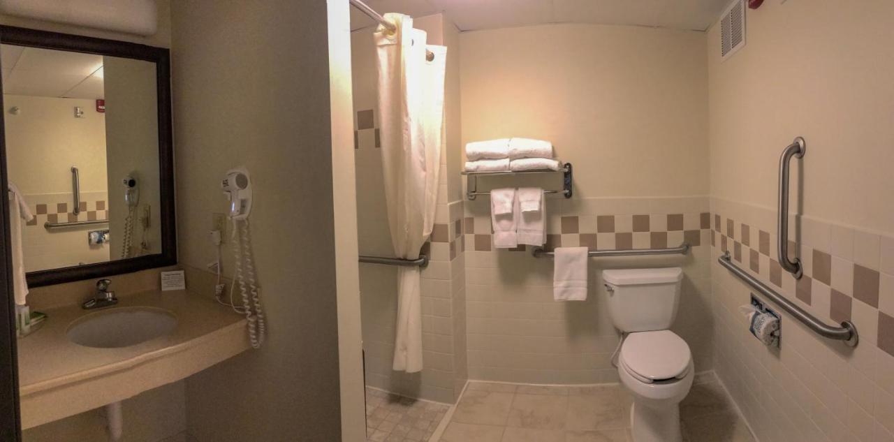 Double Room with Two Queen Beds, Disability Access, Non-Smoking at AmeriVu Inn & Suites - Waconia