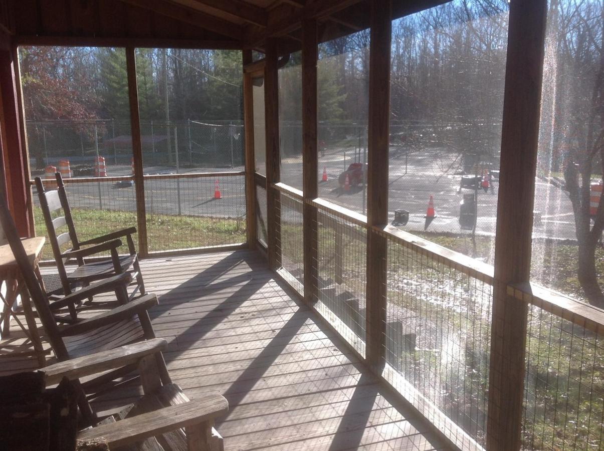 Villa at The Smokehouse Lodge and Cabins