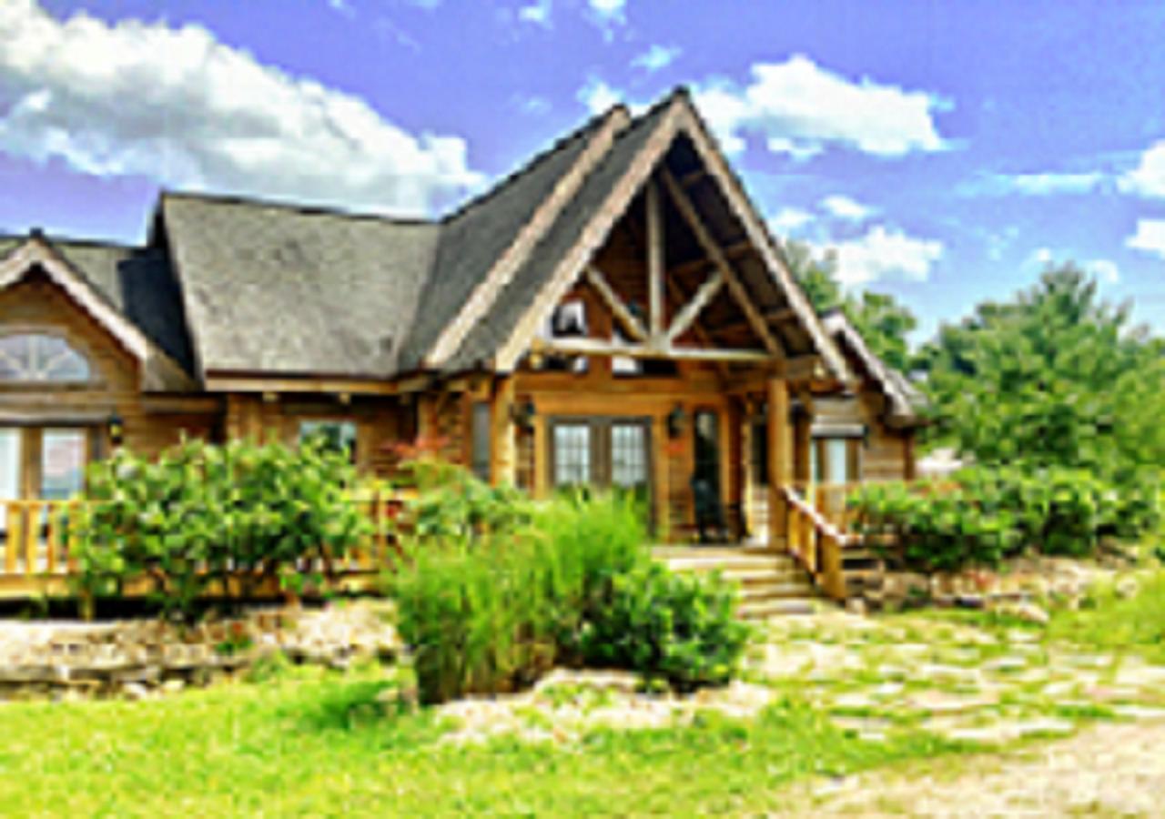 Deluxe Family Cabin at The Smokehouse Lodge and Cabins