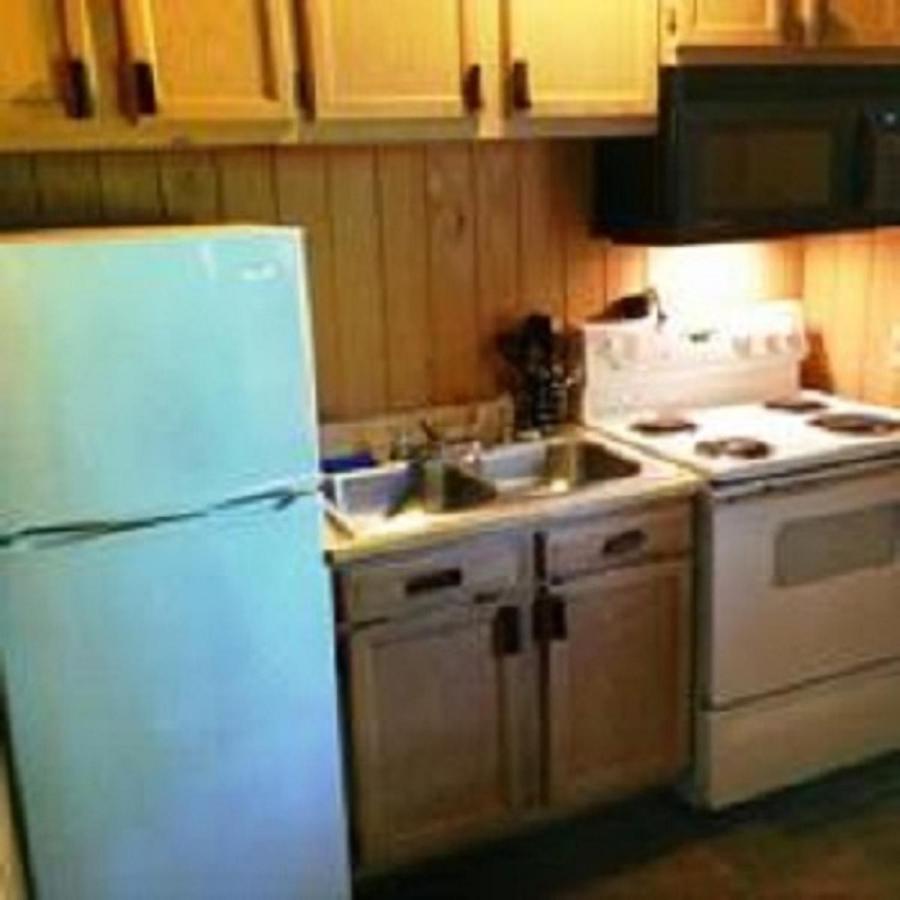One-Bedroom Rustic Cabin at The Smokehouse Lodge and Cabins