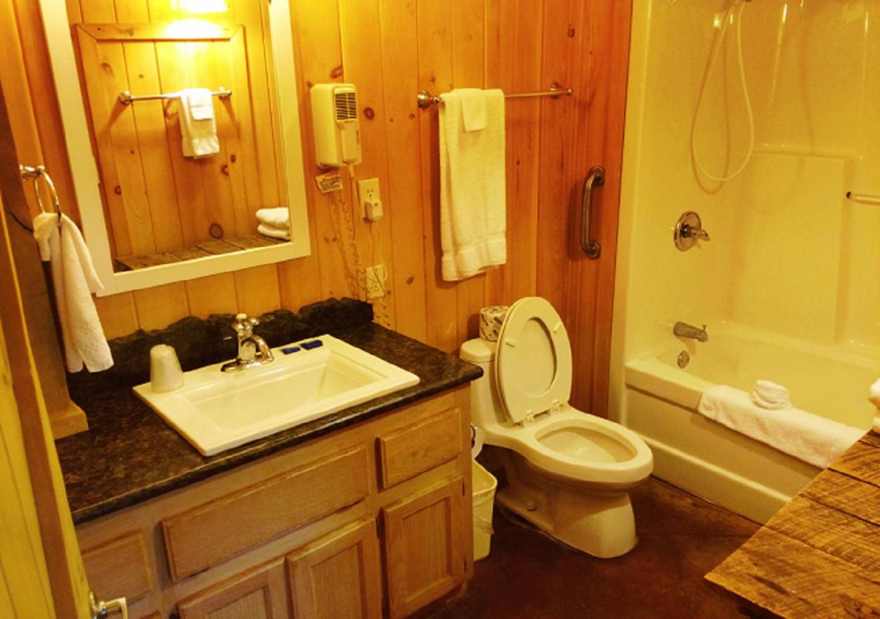One-Bedroom Cabin at The Smokehouse Lodge and Cabins