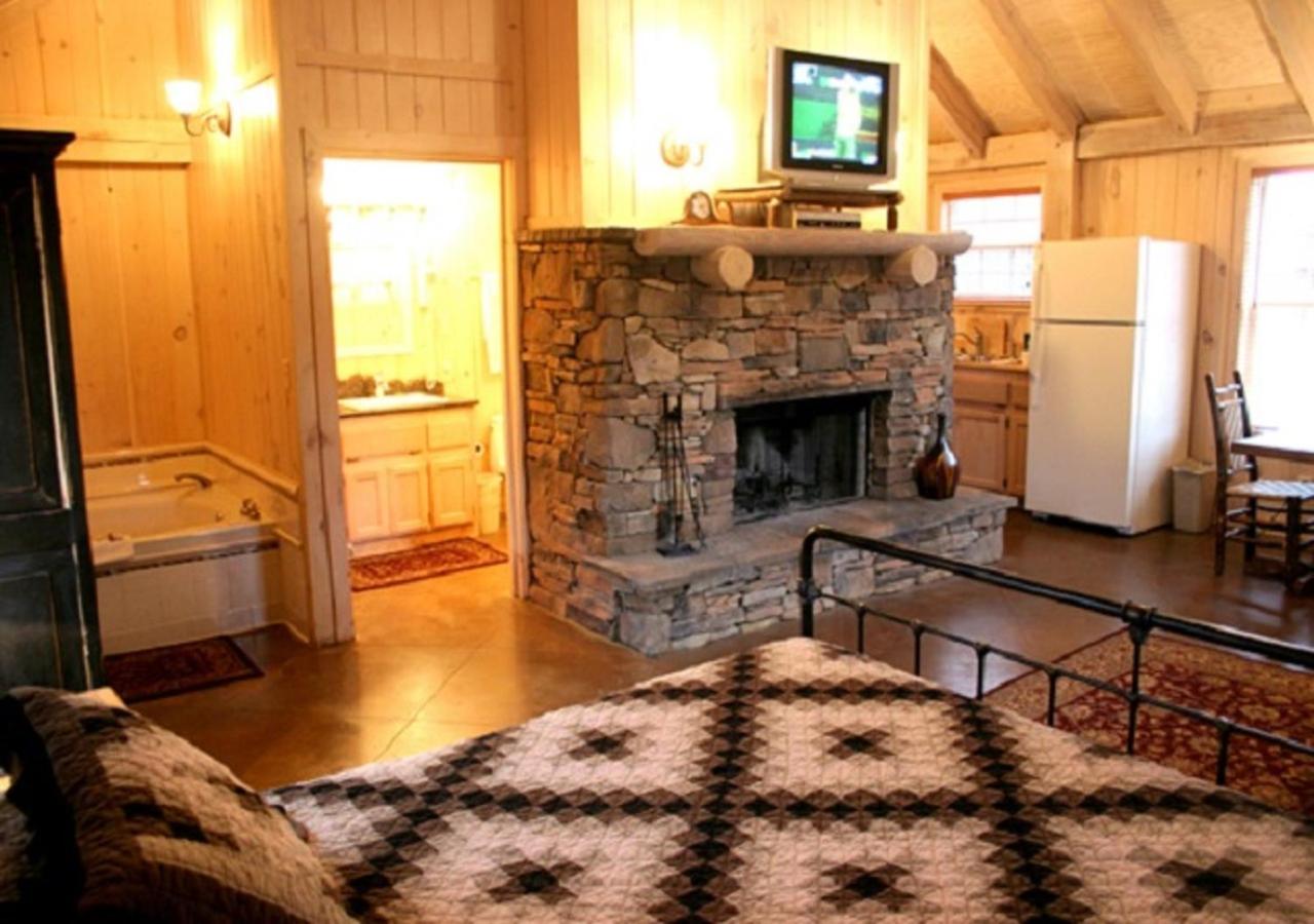 One-Bedroom Cabin at The Smokehouse Lodge and Cabins