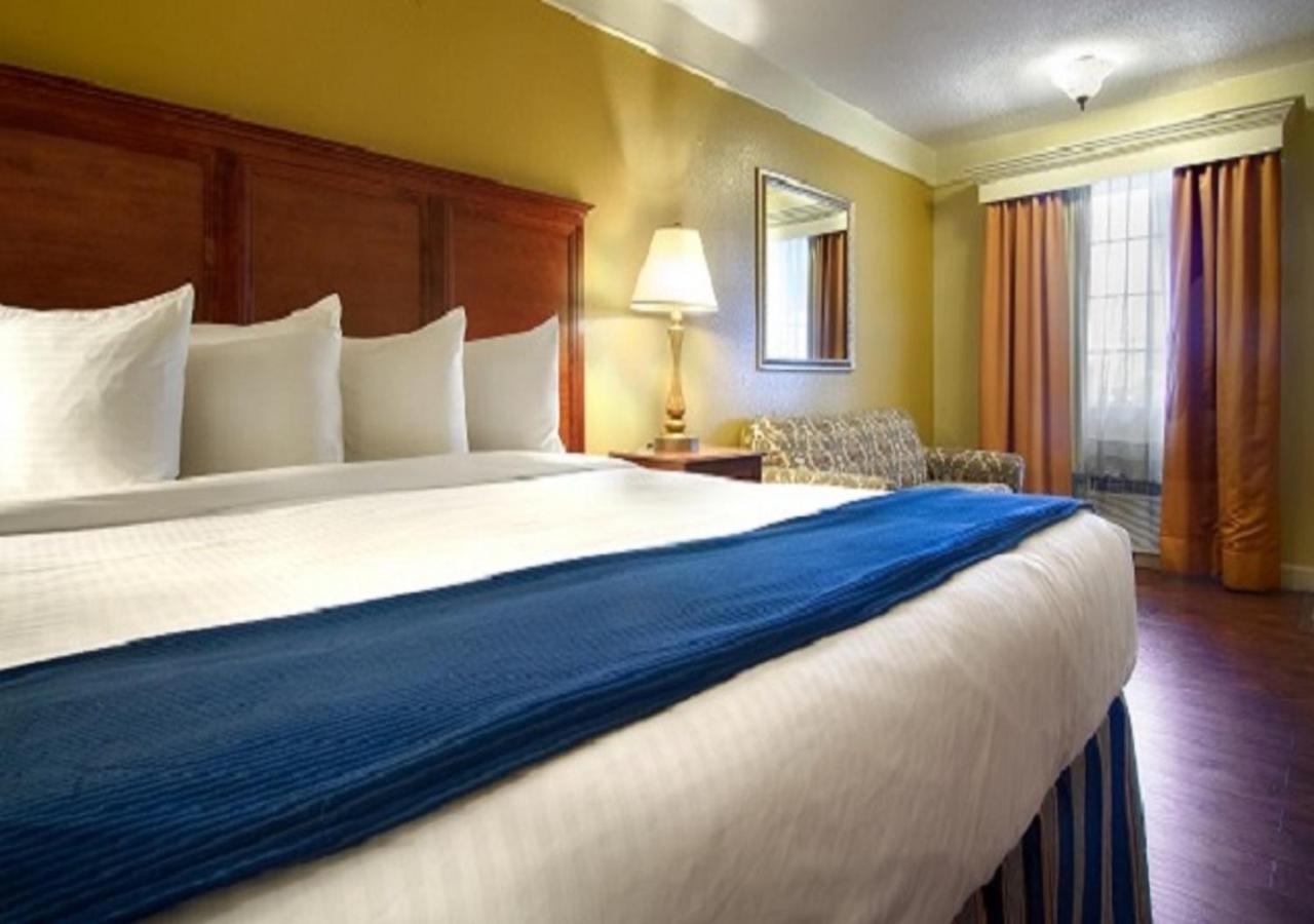 King Room at The Smokehouse Lodge and Cabins