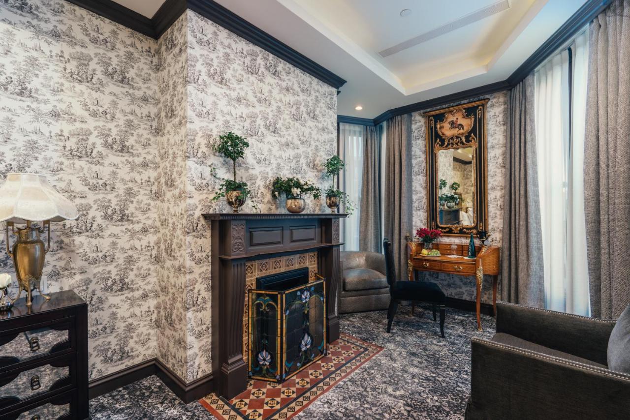 Superior Queen Room at Sutter Mansion