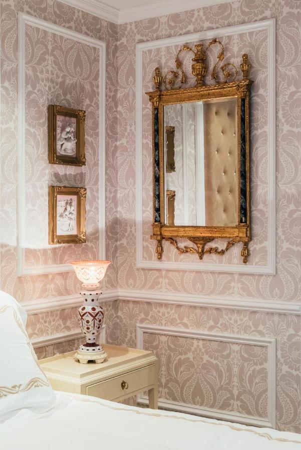 Suite with Spa Bath at Sutter Mansion