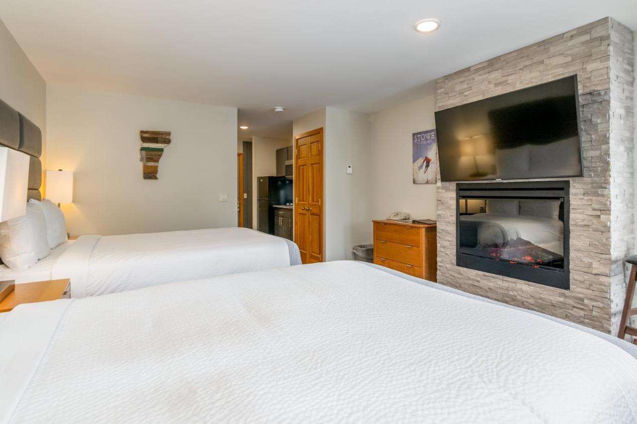 Two Queen Efficiency Room with Fireplace at Grey Fox Inn