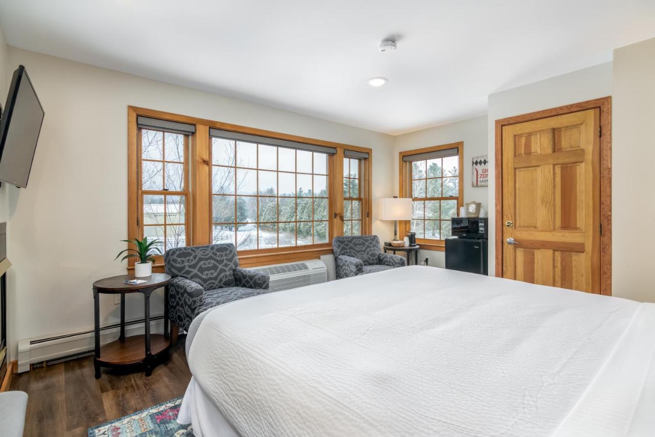 One King Room Mountain View at Grey Fox Inn
