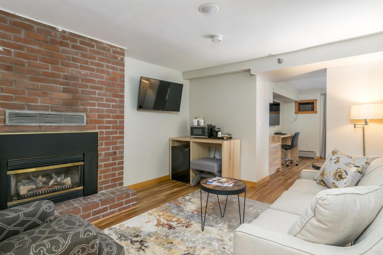 One King Suite with Fireplace at Grey Fox Inn