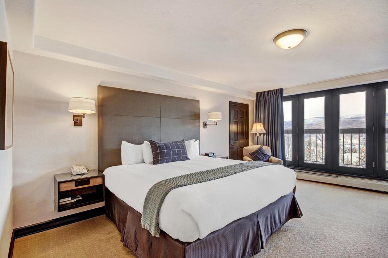 Deluxe King Room at The Pines Lodge, a RockResort, by Vail Resorts