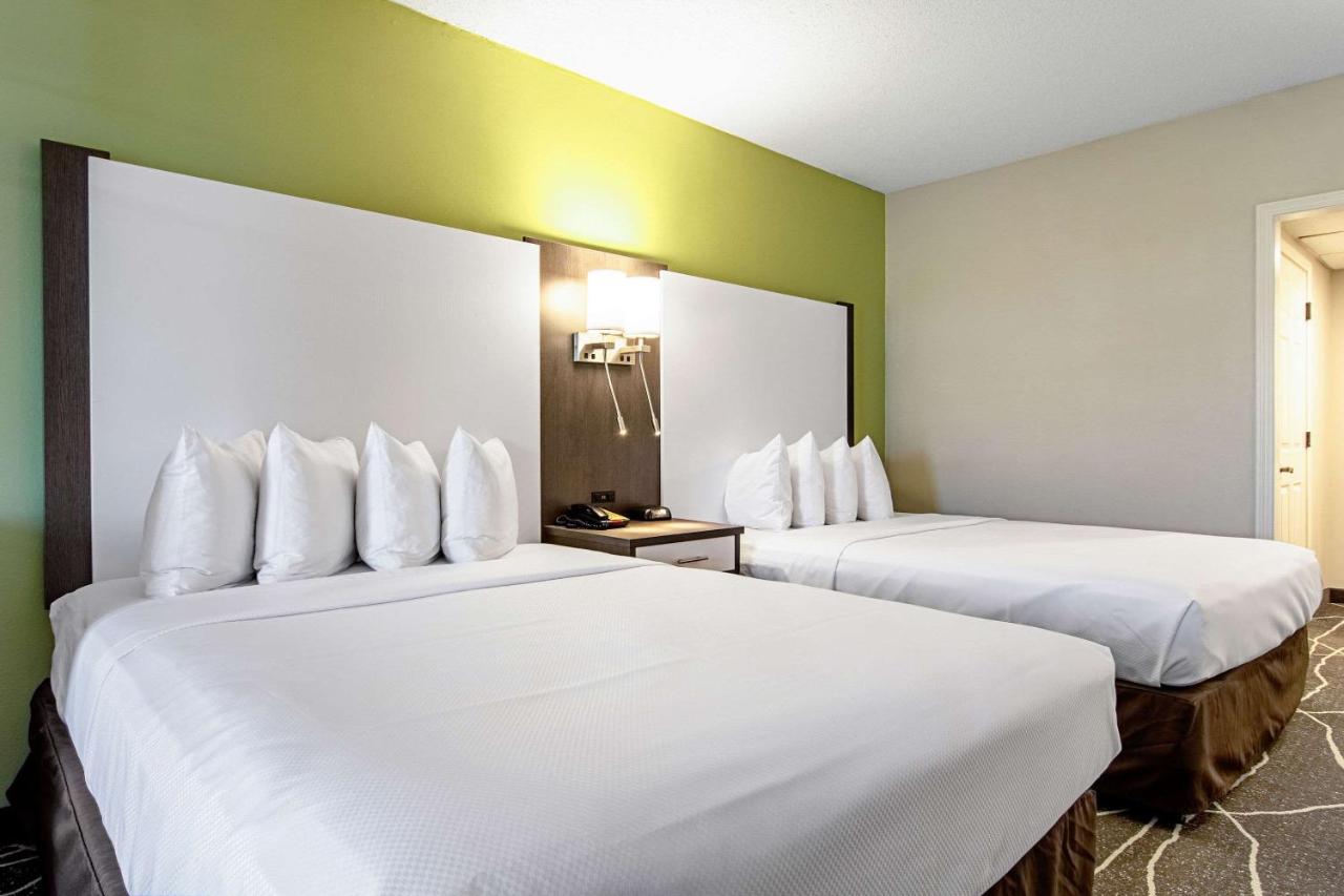 Queen Room with Two Queen Beds - Non-Smoking at Clarion Inn Willow River