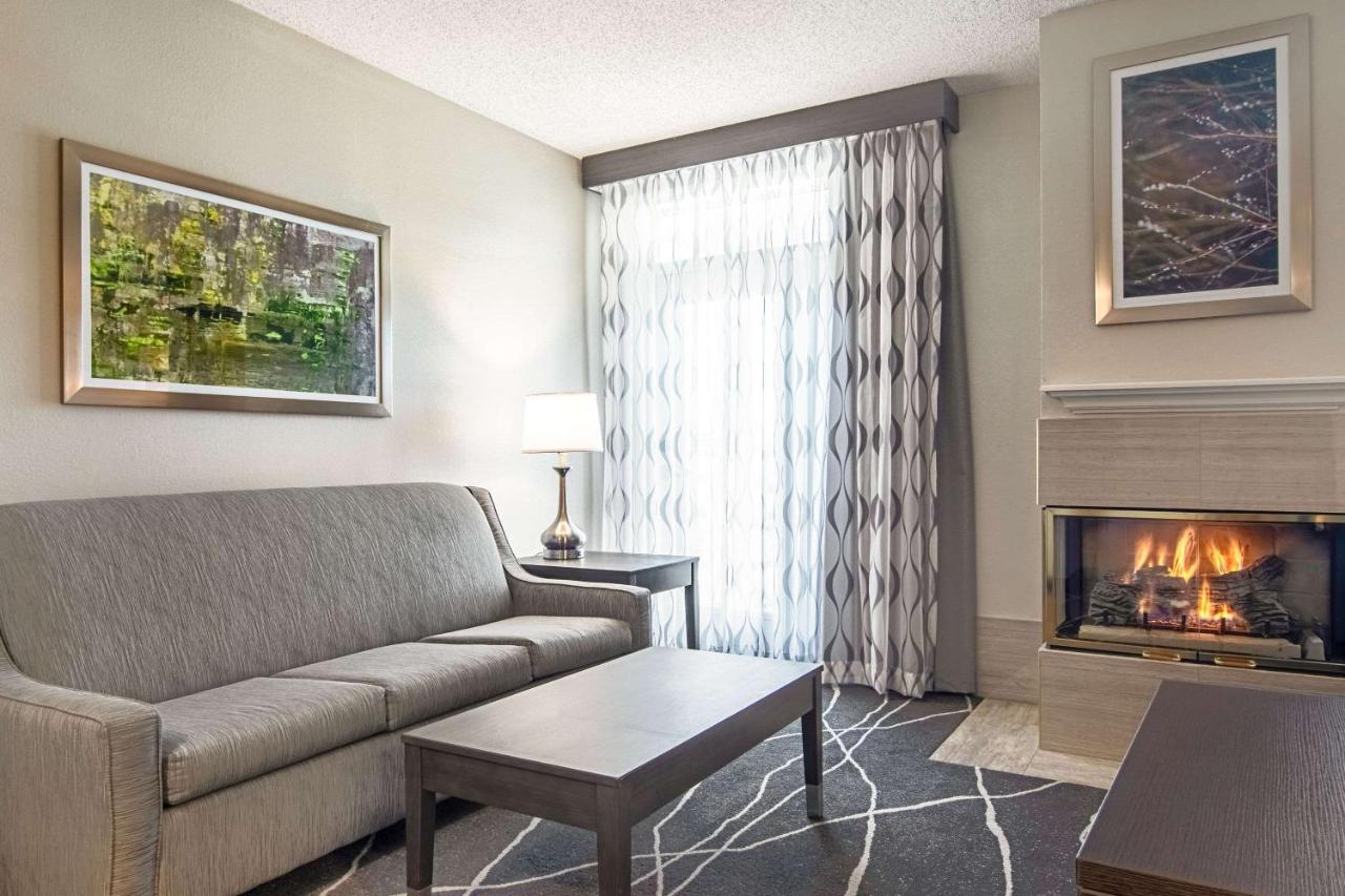 King Suite with Whirlpool and Sofa Bed - Non-Smoking at Clarion Inn Willow River