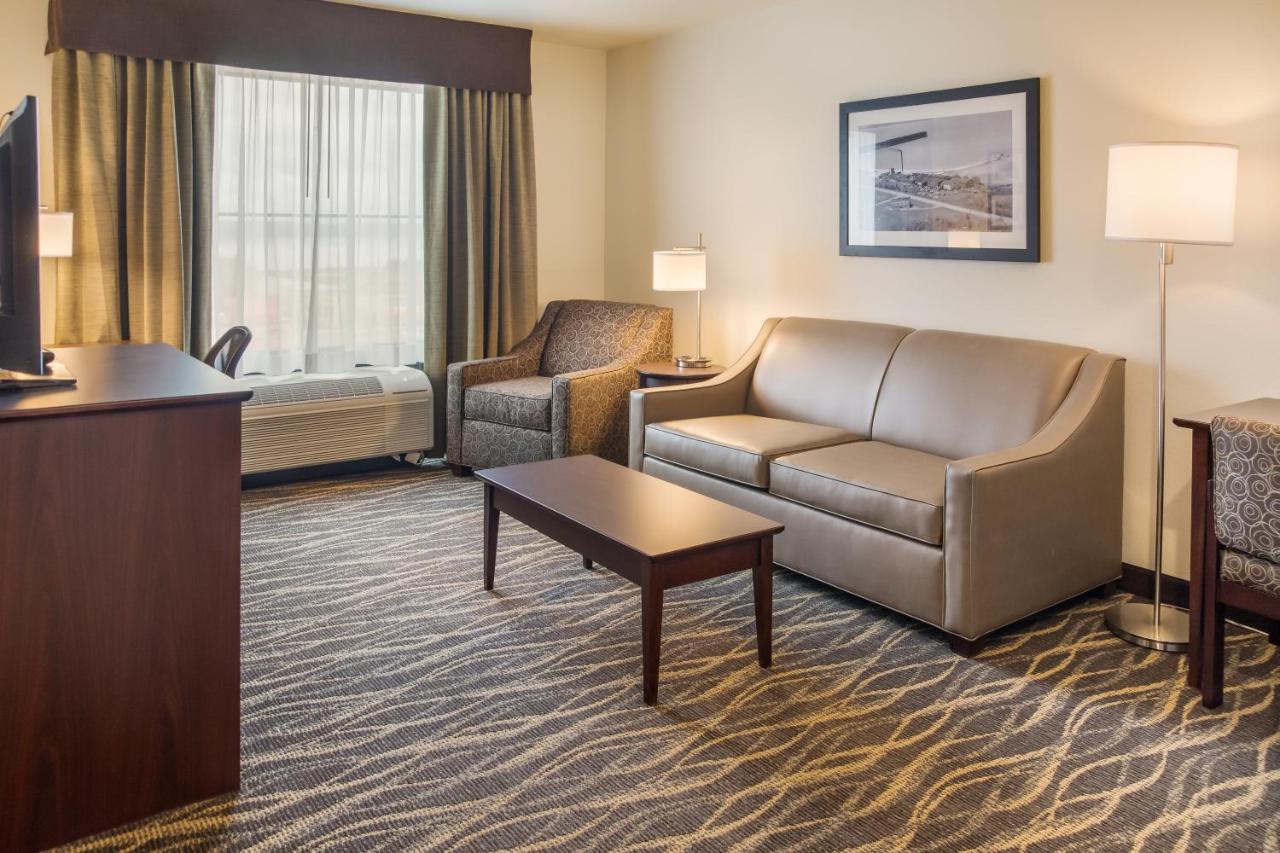 Deluxe Suite at Cobblestone Inn & Suites - Ashland