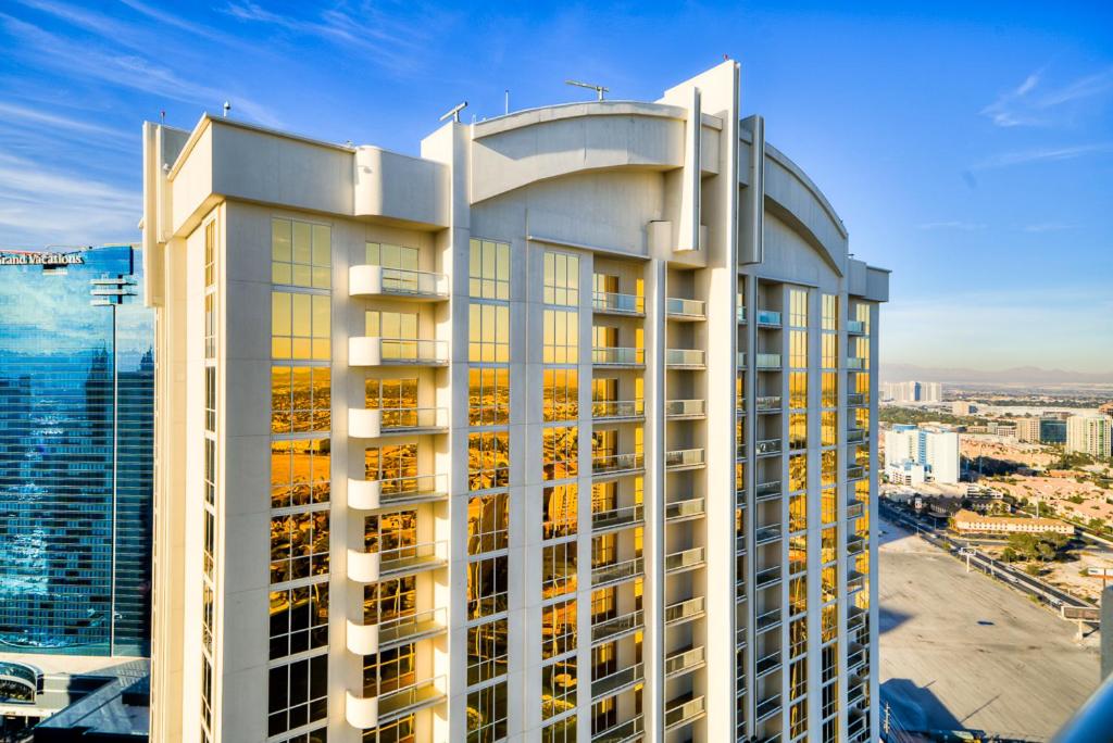 One-Bedroom Balcony Suite - Mountain View at Jet Luxury Resorts @ The Signature Condo Hotel
