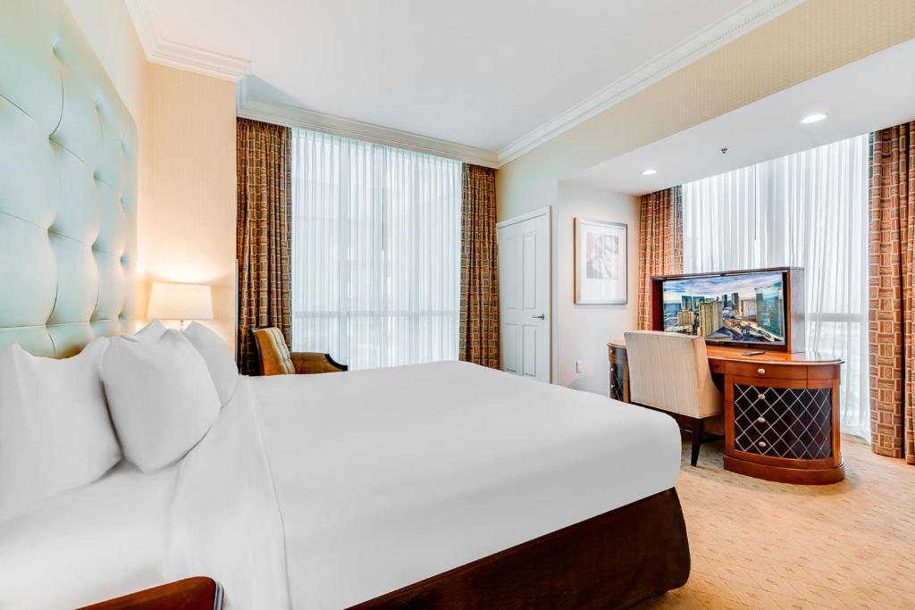 One-Bedroom Balcony Suite - Mountain View at Jet Luxury Resorts @ The Signature Condo Hotel
