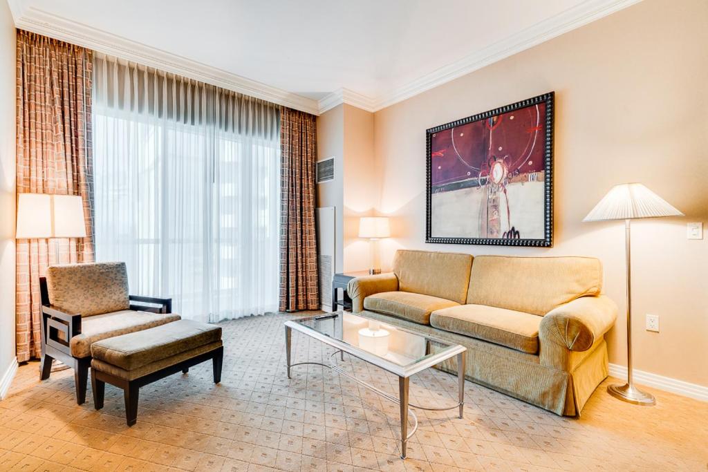 Jet Luxury Resorts @ The Signature Condo Hotel