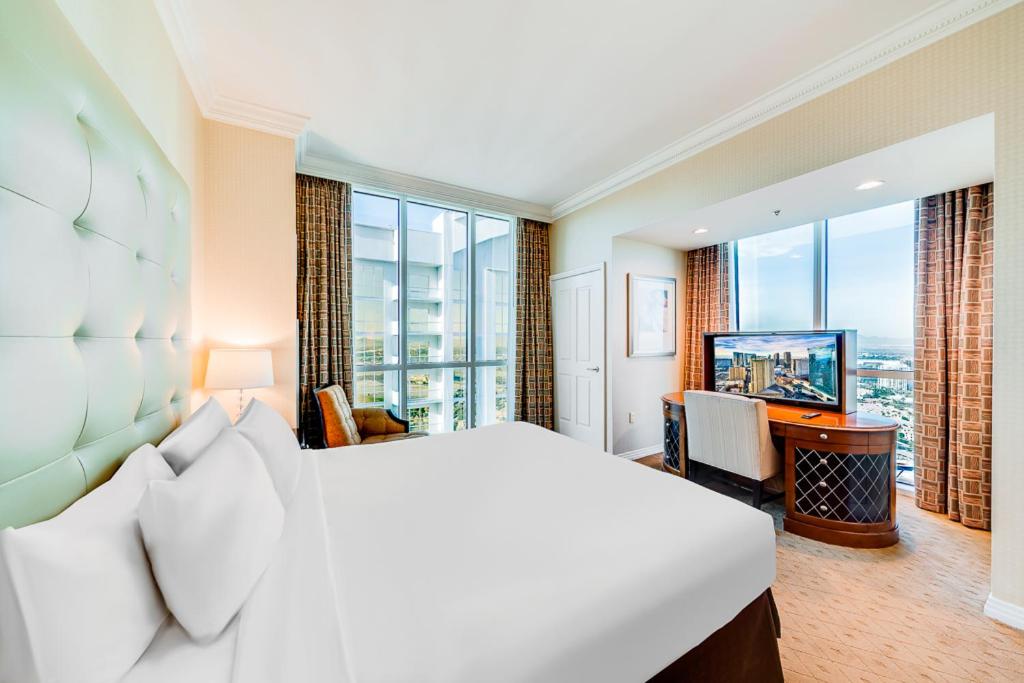 One-Bedroom Balcony Suite - Mountain View at Jet Luxury Resorts @ The Signature Condo Hotel