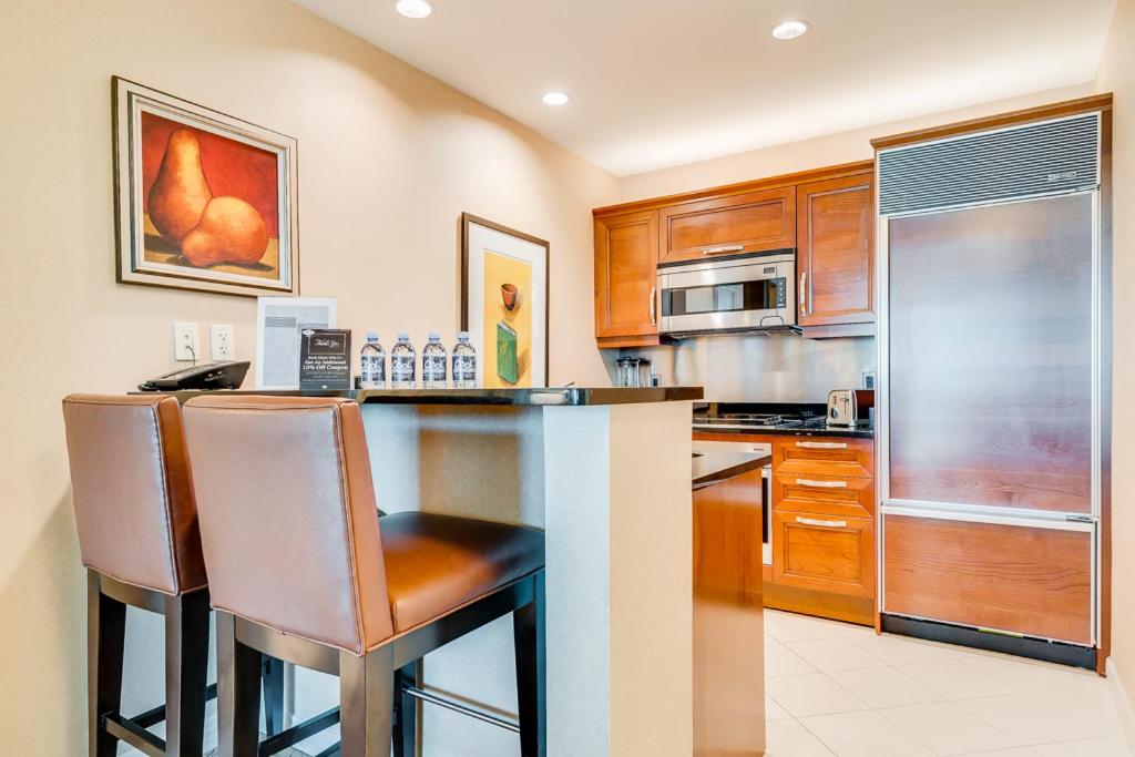Jet Luxury Resorts @ The Signature Condo Hotel