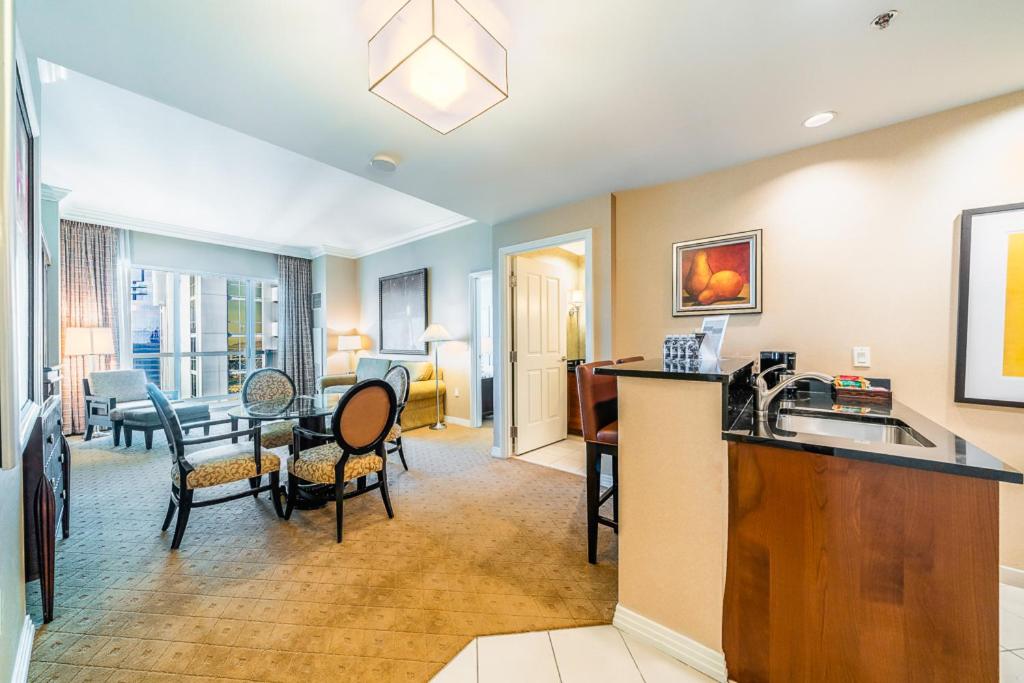 Jet Luxury Resorts @ The Signature Condo Hotel